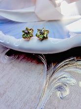 Indlæs billede til gallerivisning 10 karat guld blomster med peridot & diamant