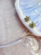 Indlæs billede til gallerivisning 10 karat guld blomster med peridot & diamant