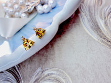 Indlæs billede til gallerivisning 10 karat guld ørestikkere trekantede med citrin & diamant