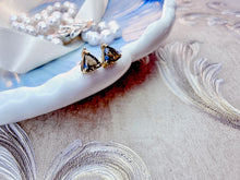 Indlæs billede til gallerivisning 10 karat guld ørestikkere med røgkvarts & diamant