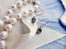 Indlæs billede til gallerivisning 10 karat guld ørehængere med mystisk topas