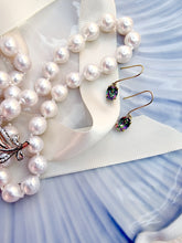 Indlæs billede til gallerivisning 10 karat guld ørehængere med mystisk topas