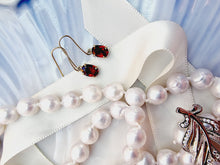 Indlæs billede til gallerivisning 10 karat guld ørehængere ovale granater