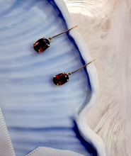 Indlæs billede til gallerivisning 10 karat guld ørehængere ovale granater