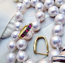 Indlæs billede til gallerivisning 10 karat guld hoops med rubiner & diamanter