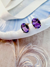 Indlæs billede til gallerivisning 10 karat guld ørestikkere med ametyst