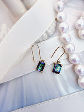 Indlæs billede til gallerivisning 10 karat guld ørehængere firkantede mystisk topas