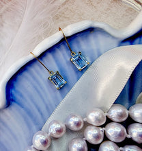 Indlæs billede til gallerivisning 10 karat guld ørehængere firkantede blå topaser