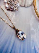 Indlæs billede til gallerivisning 10 karat guld vedhæng hvid topas & diamanter