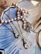 Indlæs billede til gallerivisning 10 karat guld vedhæng dråbeformet hvid topas