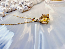 Indlæs billede til gallerivisning 10 karat guld vedhæng med citrin & diamanter