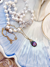 Indlæs billede til gallerivisning 10 karat guld vedhæng med mystisk topas & diamanter