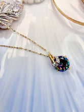 Indlæs billede til gallerivisning 10 karat guld vedhæng med mystisk topas mystisk & diamanter