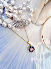 Indlæs billede til gallerivisning 10 karat guld trekantede vedhæng med mystisk topas