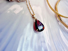 Indlæs billede til gallerivisning 10 karat guldhæng dråbeformet med granat