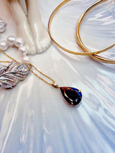 Indlæs billede til gallerivisning 10 karat guldhæng dråbeformet med granat