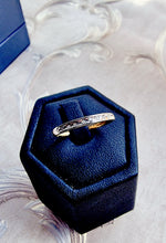 Indlæs billede til gallerivisning Diamant "guard" ring 10 karat guld 36% rabat!