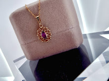 Indlæs billede til gallerivisning Guld vedhæng med lilla sten 9 karat guld