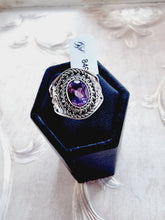 Indlæs billede til gallerivisning Unikum! Smuk statement ring med facetslebet ametyst!