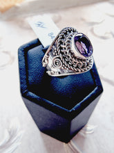Indlæs billede til gallerivisning Unikum! Smuk statement ring med facetslebet ametyst!