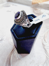 Indlæs billede til gallerivisning Unikum! Smuk statement ring med facetslebet ametyst!