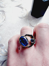 Indlæs billede til gallerivisning Bred håndlavet ring med facetslebet kyanite! UNIKUM