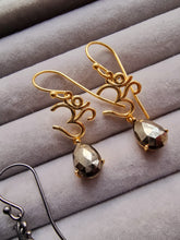 Indlæs billede til gallerivisning Chakra Ajna ørehænger pyrit