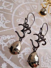 Indlæs billede til gallerivisning Chakra Ajna ørehænger pyrit