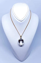 Indlæs billede til gallerivisning 10 karat guld vedhæng med stor hvid topas! ❤️