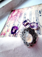 Indlæs billede til gallerivisning Smuk håndlavet statement ring med smuk cabochon slebet månesten!